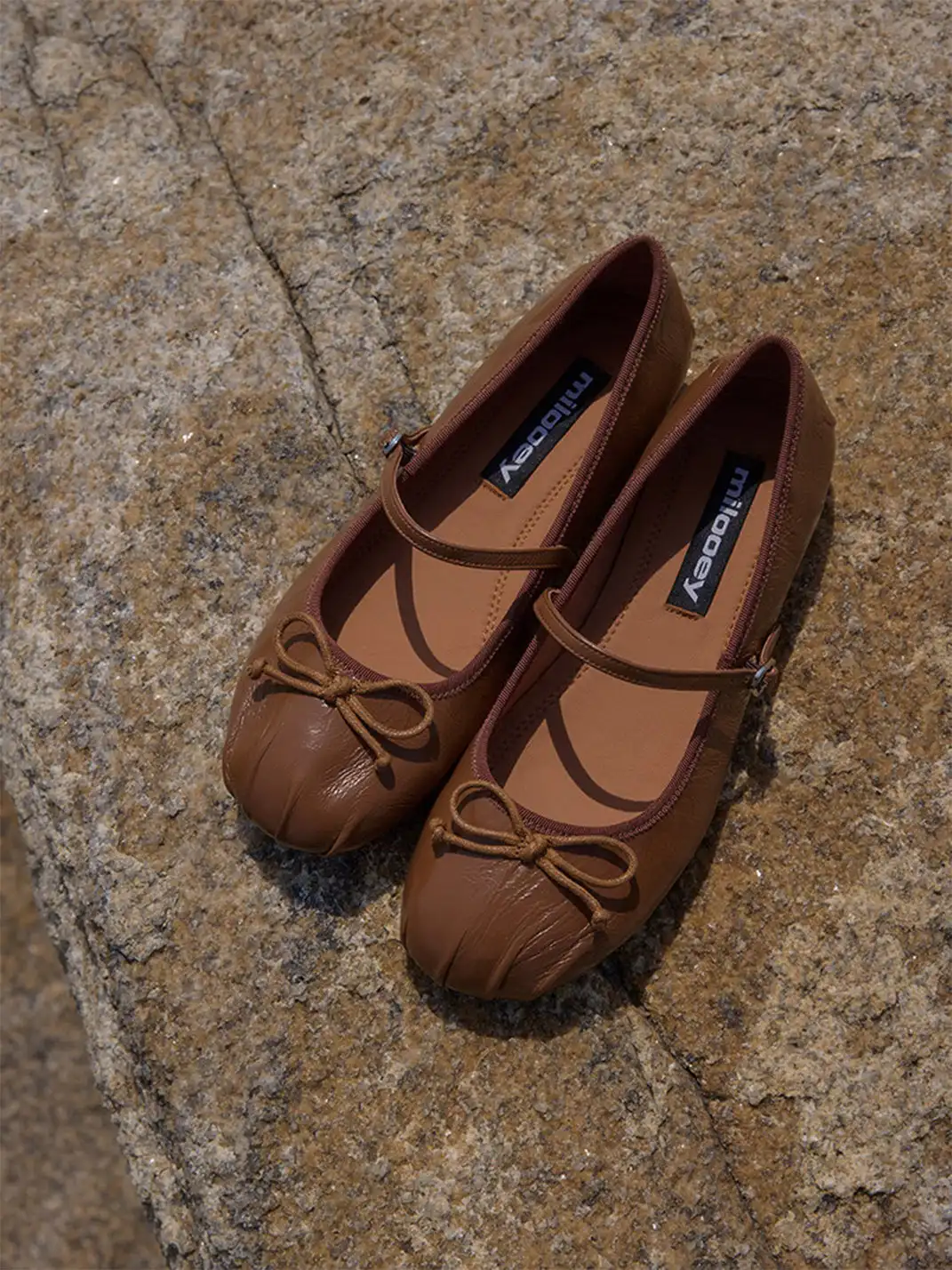 MILU | Shallow-cut flat Mary Jane shoes with bow