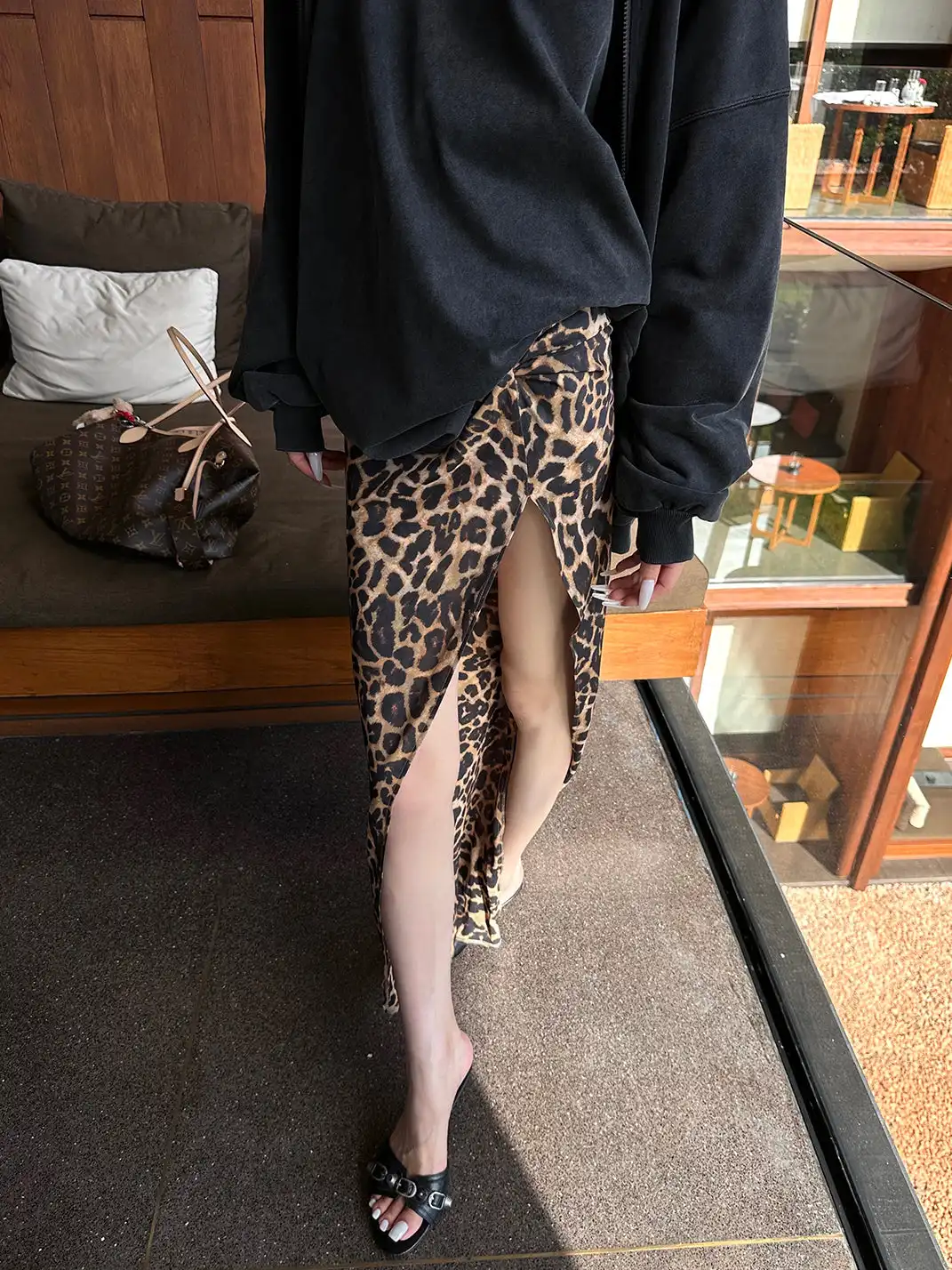 0122stepll | Leopard Print Slit Skirt