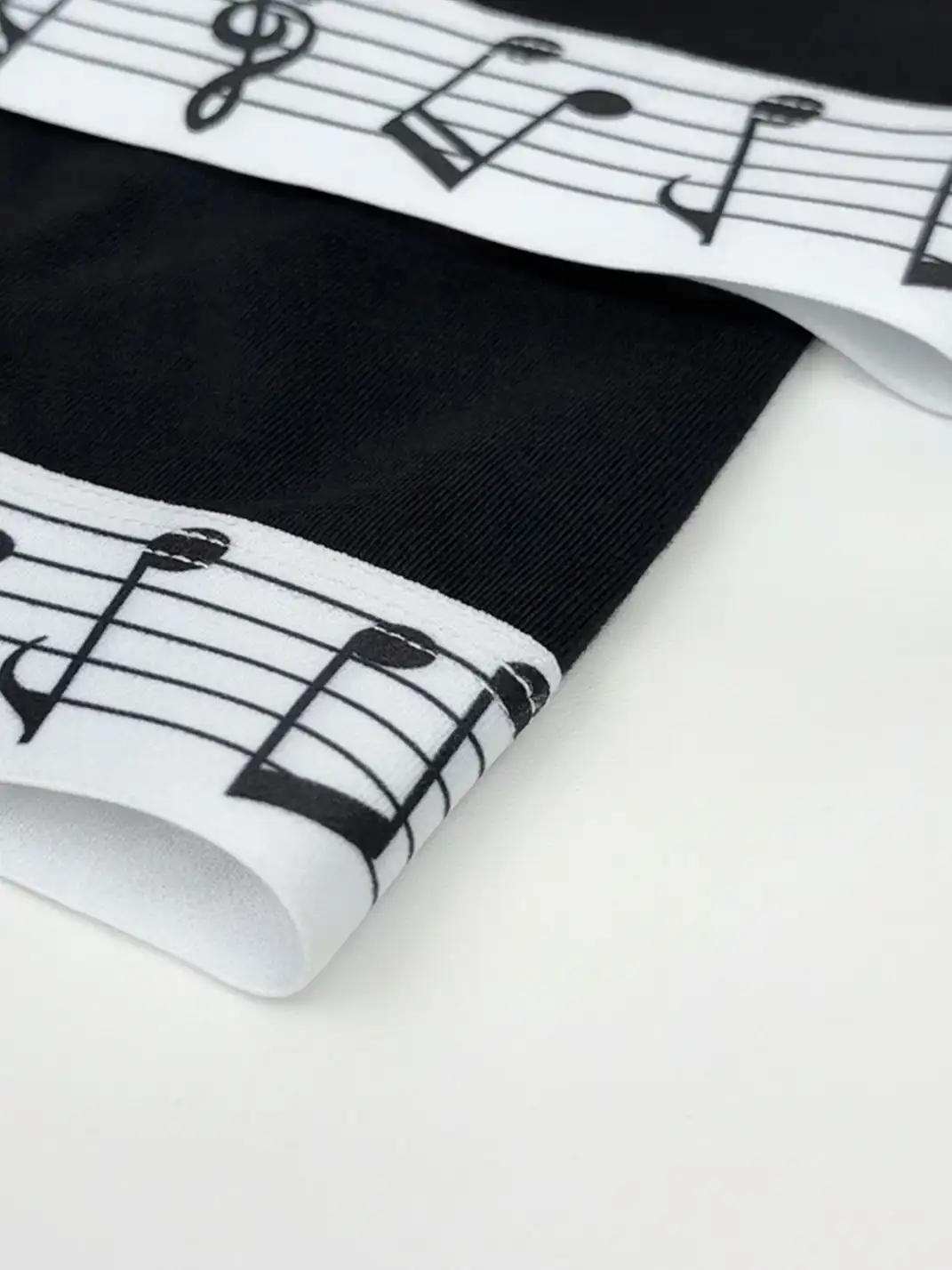Moire Rave | Mid-Rise Musical Note Boxer Shorts