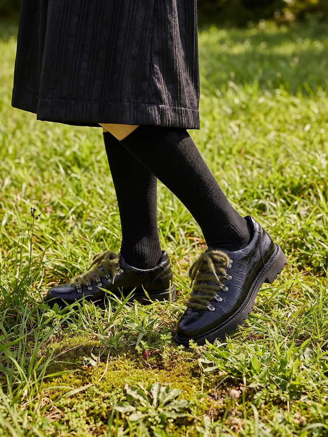 CRICLE CAGE | Crocodile-Embossed Genuine Leather Shoes