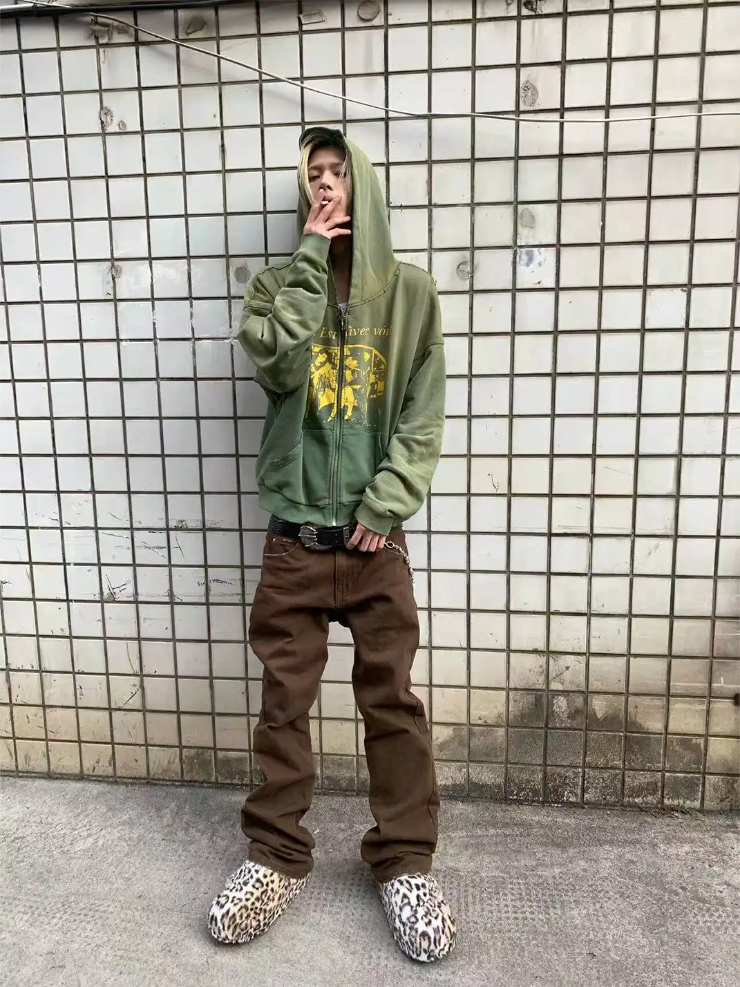 DEAV | Washed Distressed Sweatshirt