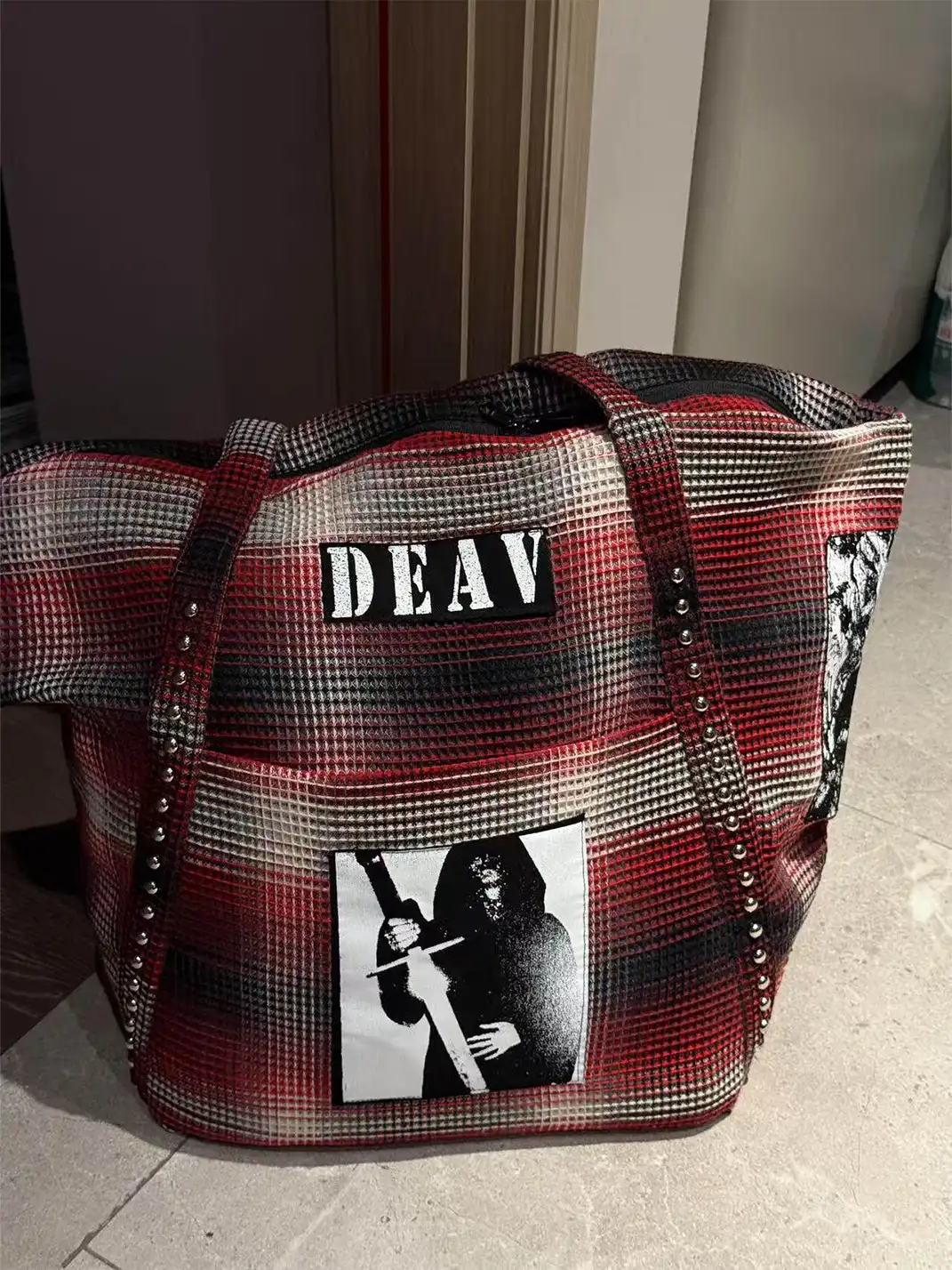 DEAV | Portrait Appliqué Studded Tote Bag