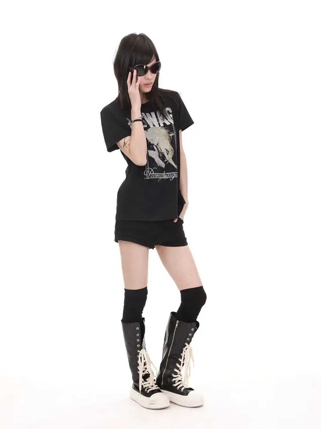 DETW | Portrait Print Rhinestone Crew Neck T-shirt