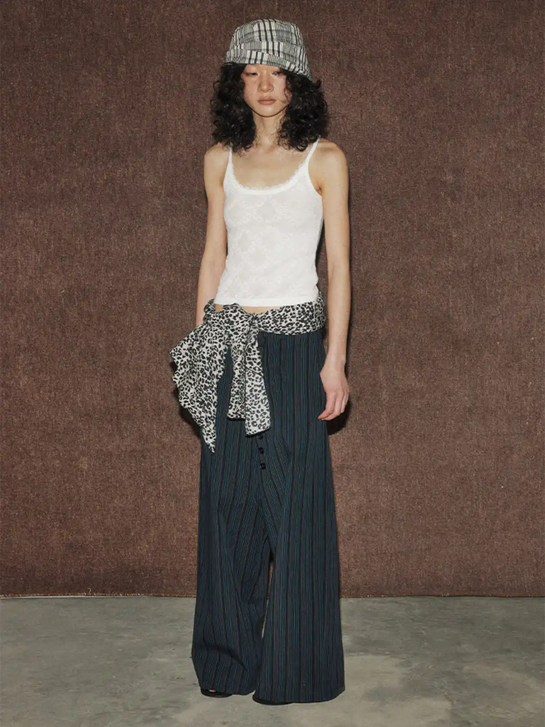 MottoKiraku | Button Front Striped Casual Pants