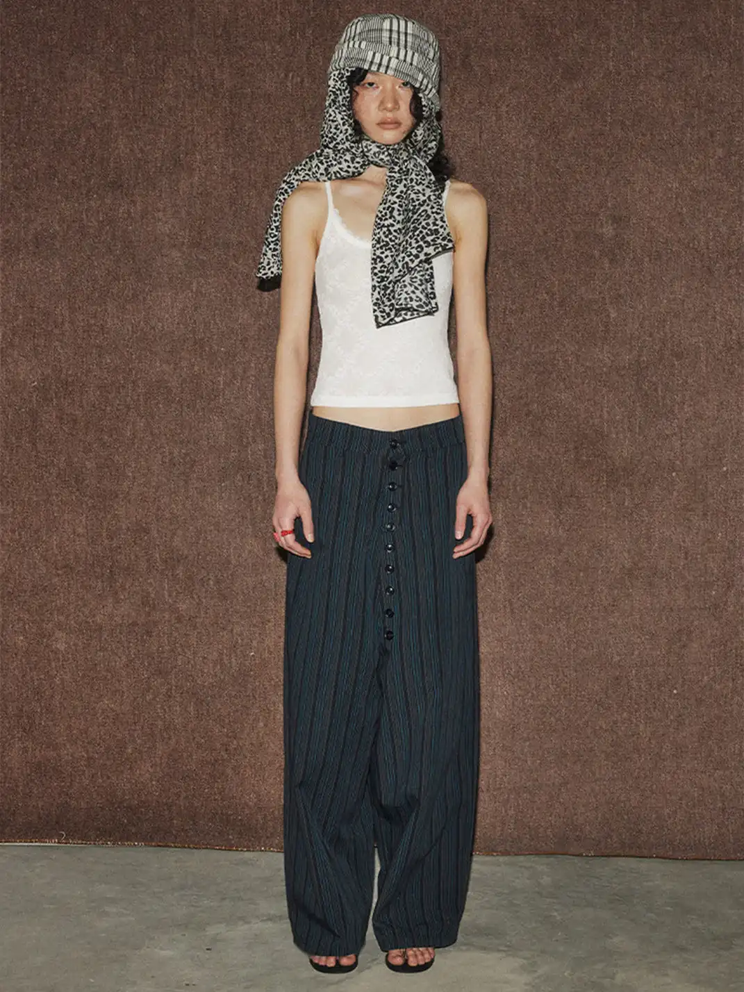 MottoKiraku | Button Front Striped Casual Pants