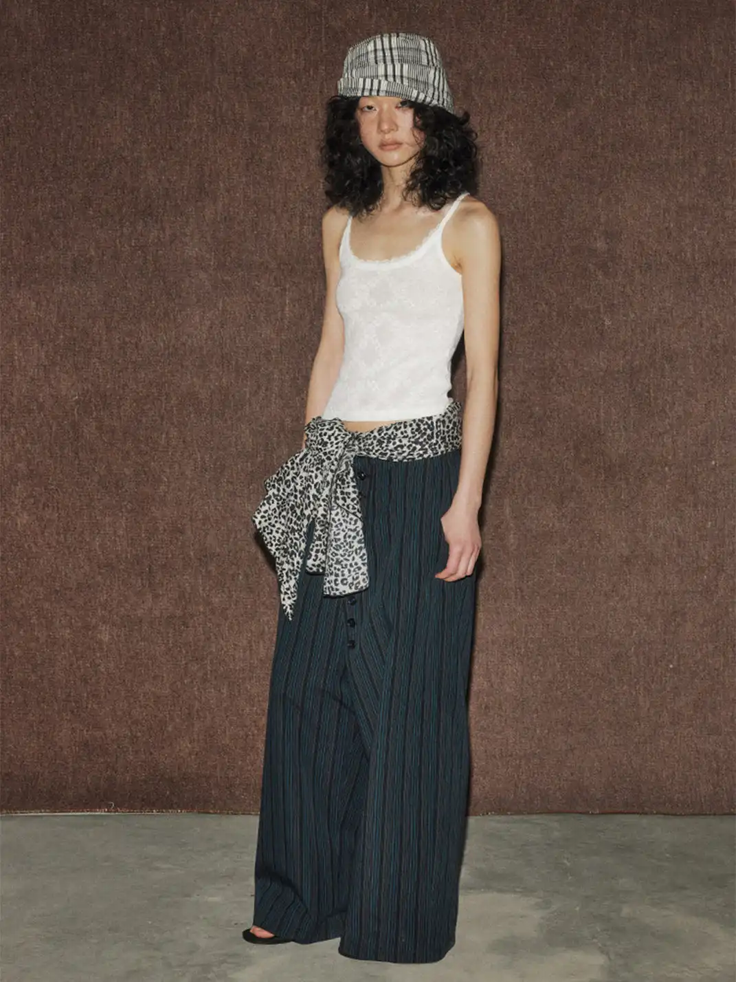 MottoKiraku | Button Front Striped Casual Pants