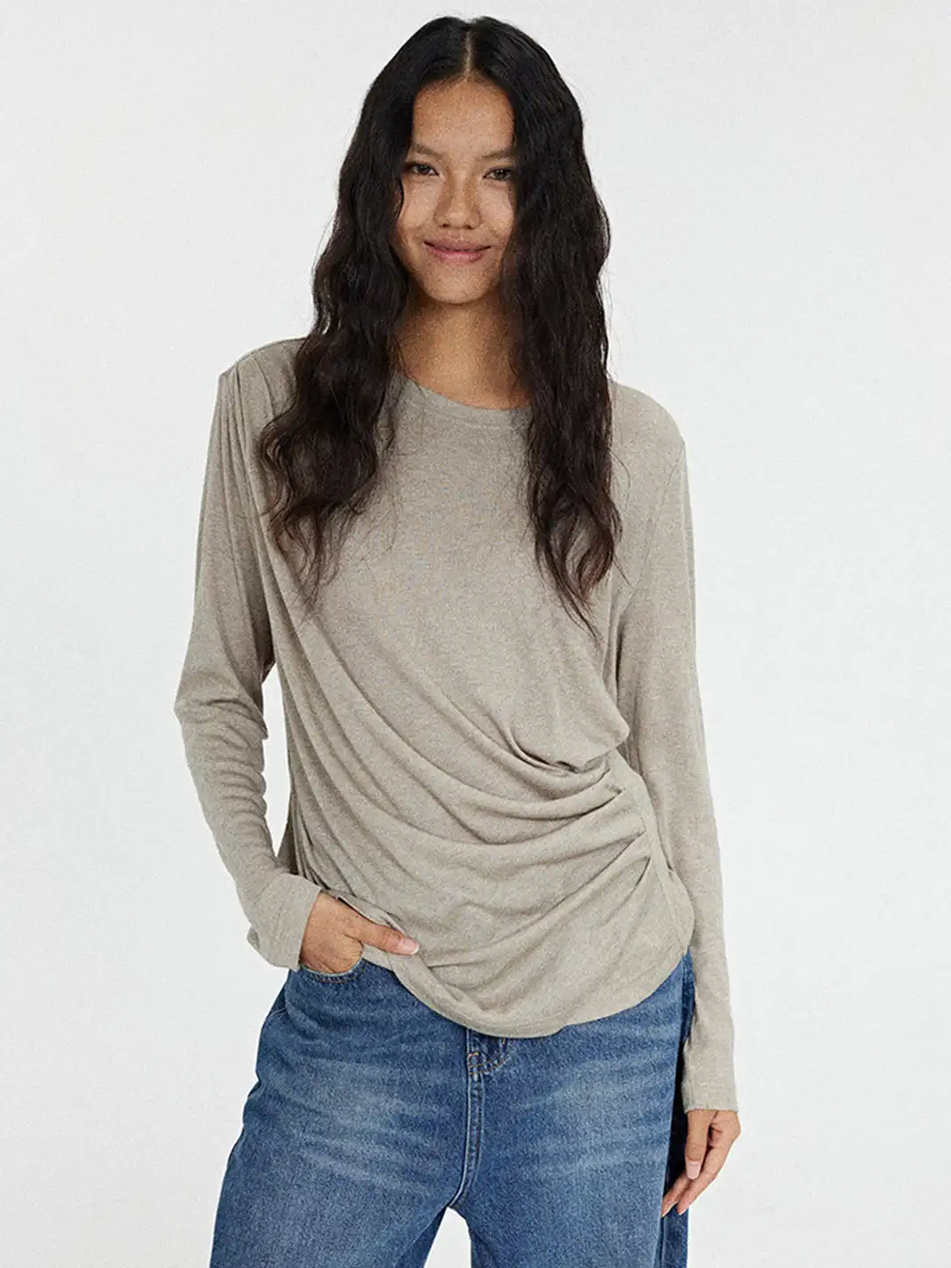 MottoKiraku | Crew Neck Asymmetrical Silk Blouse