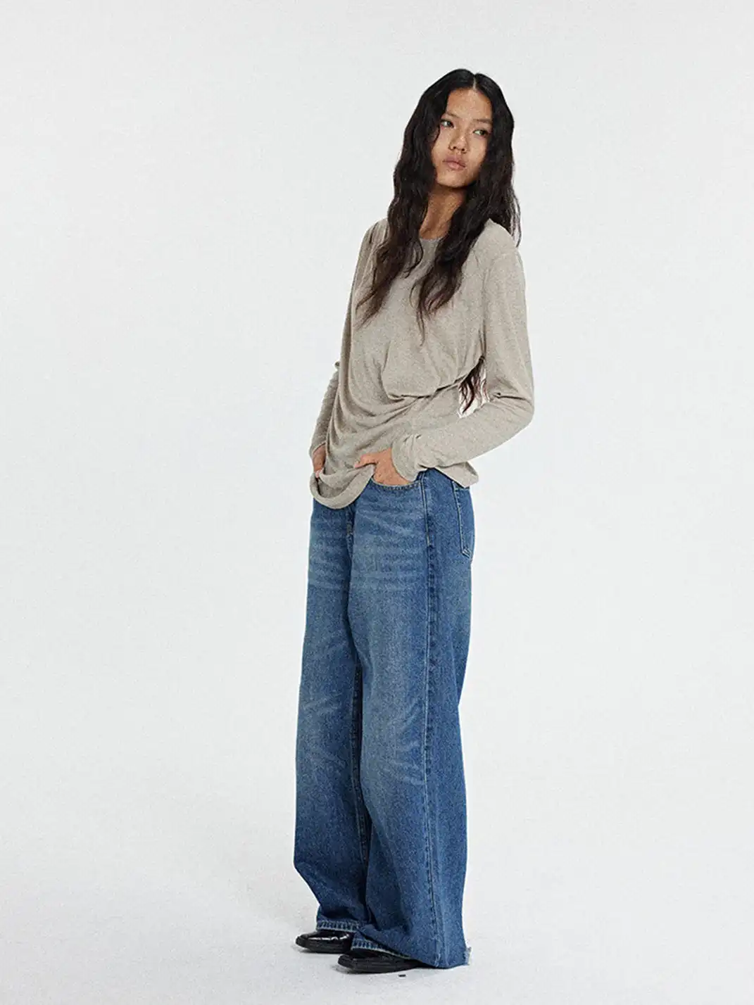 MottoKiraku | Crew Neck Asymmetrical Silk Blouse
