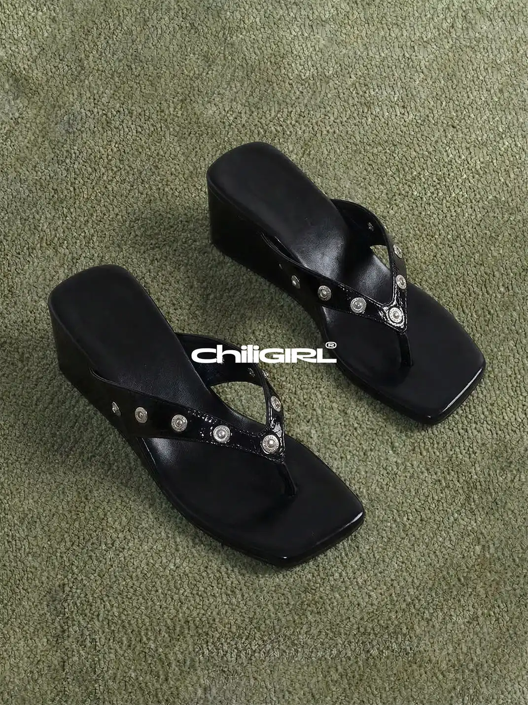 CHILIGIRL | Vintage Buckle Flip Flops