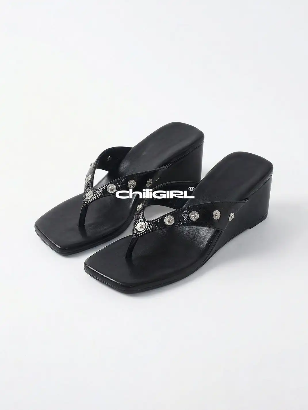 CHILIGIRL | Vintage Buckle Flip Flops