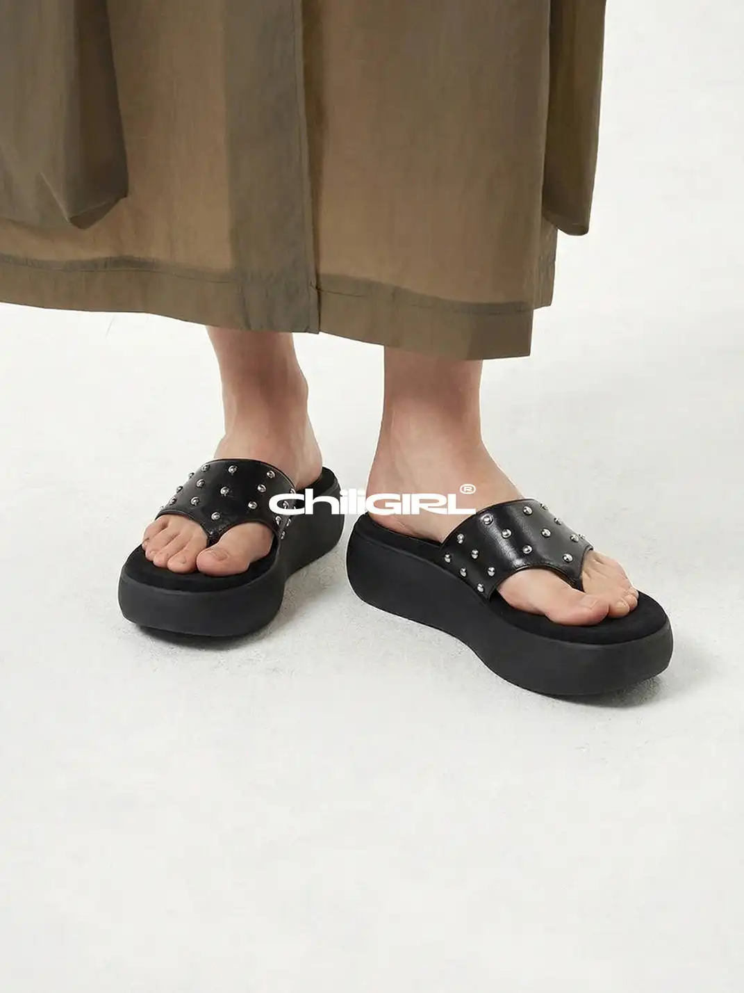 CHILIGIRL | Rivet Platform Flip Flops