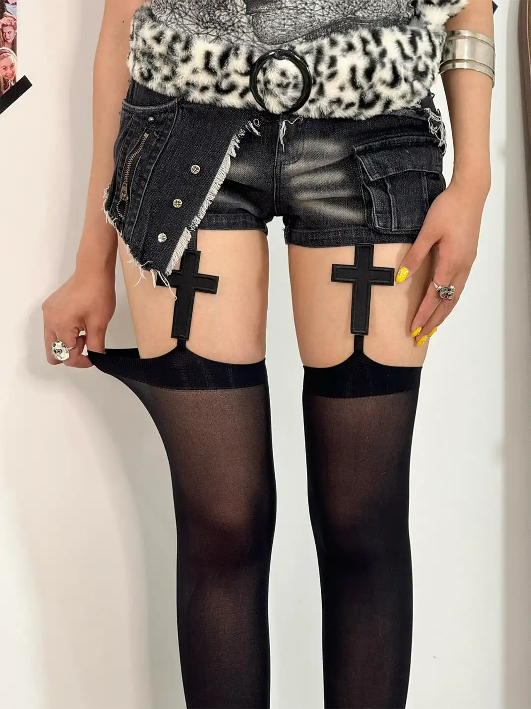 HotBonBon | Cross Suspender Stockings