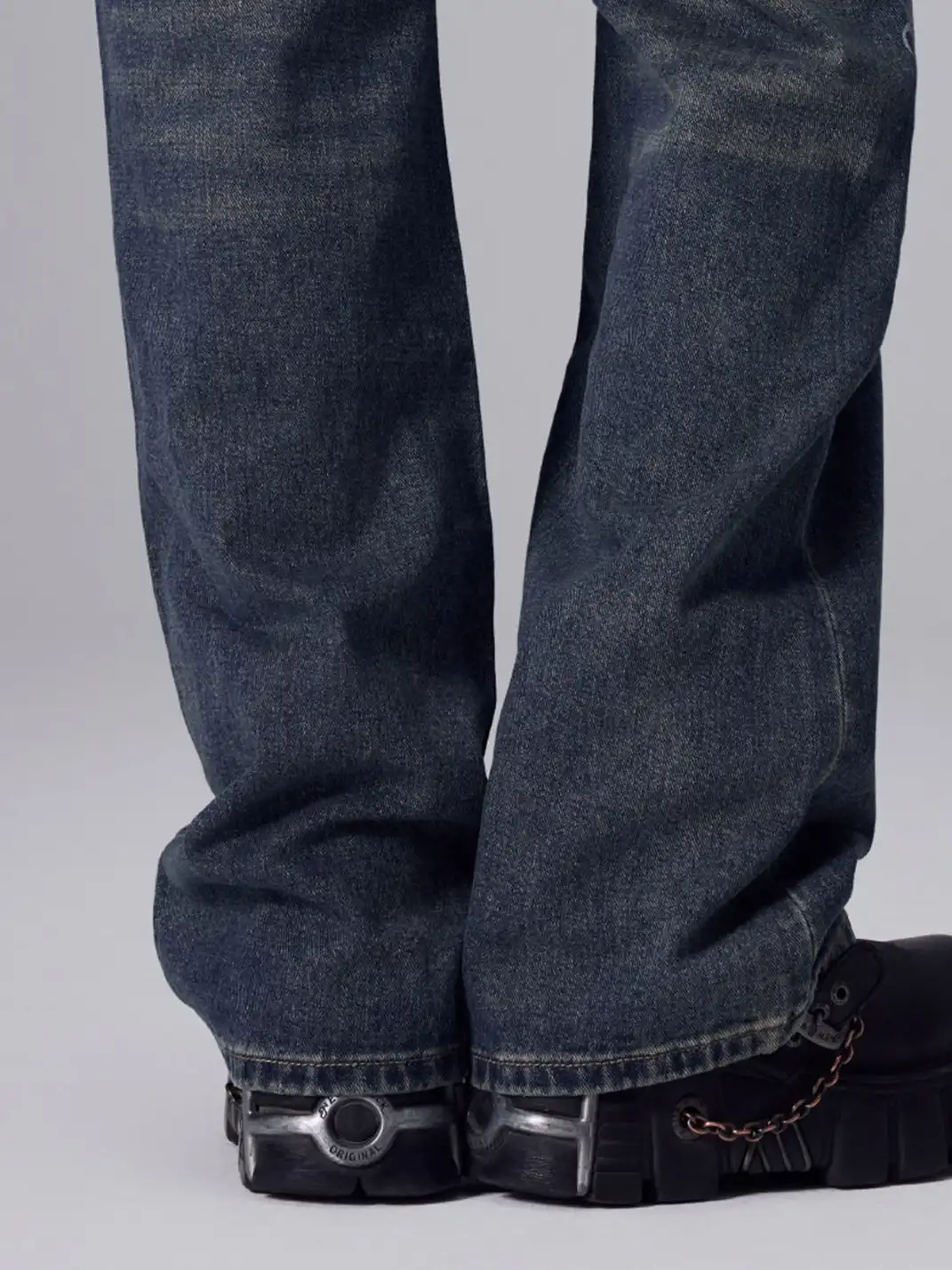 3MODE | Embroidered Flared Jeans