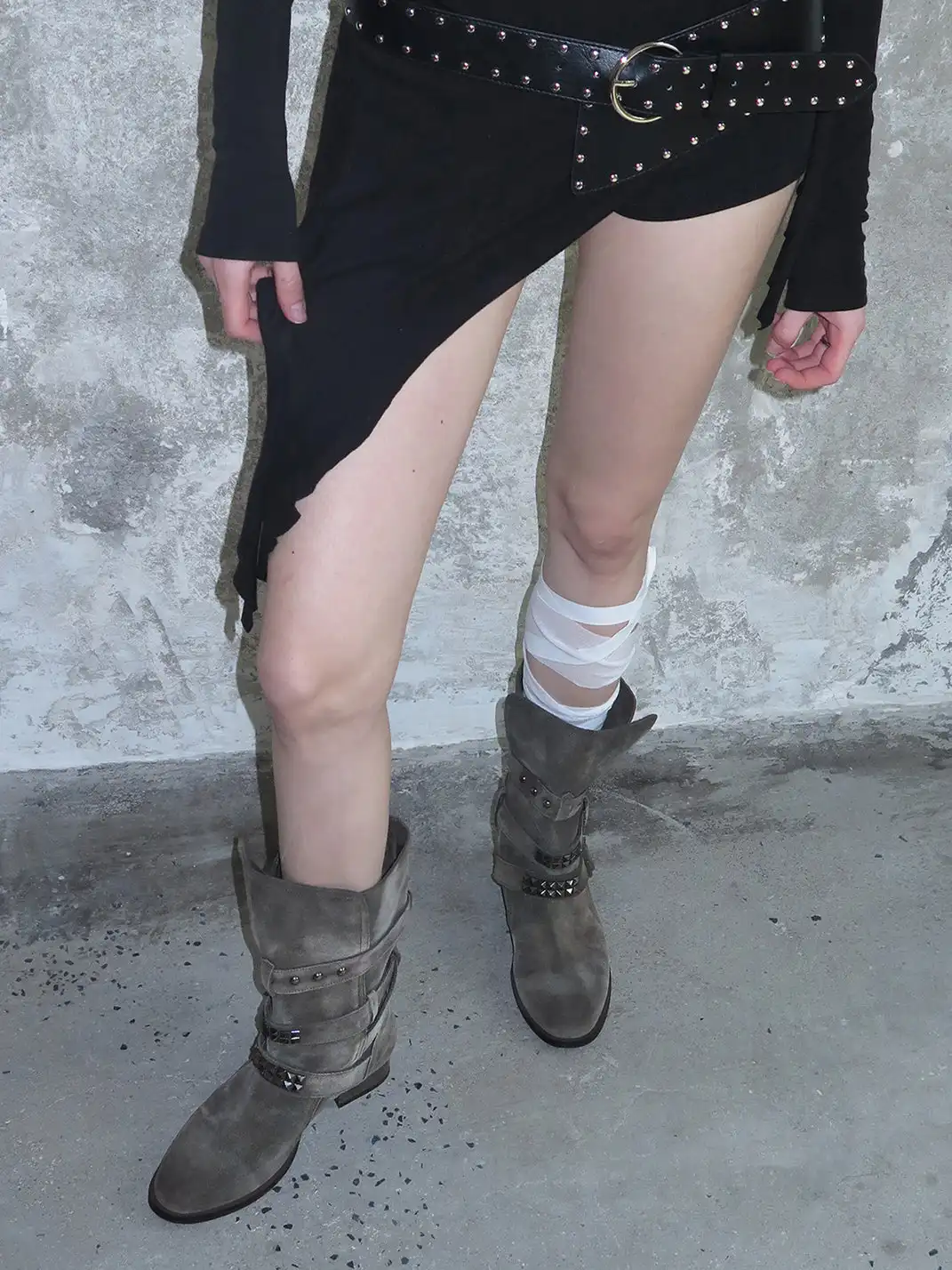 Mooreyu Atelier | Suede Leather Buckle Knight Boots