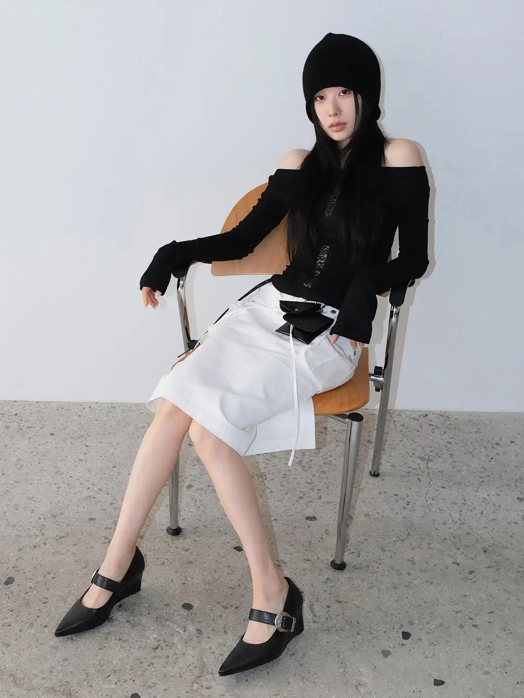 Mooreyu Atelier | Pointed Toe Buckle Wedge Heel Pumps