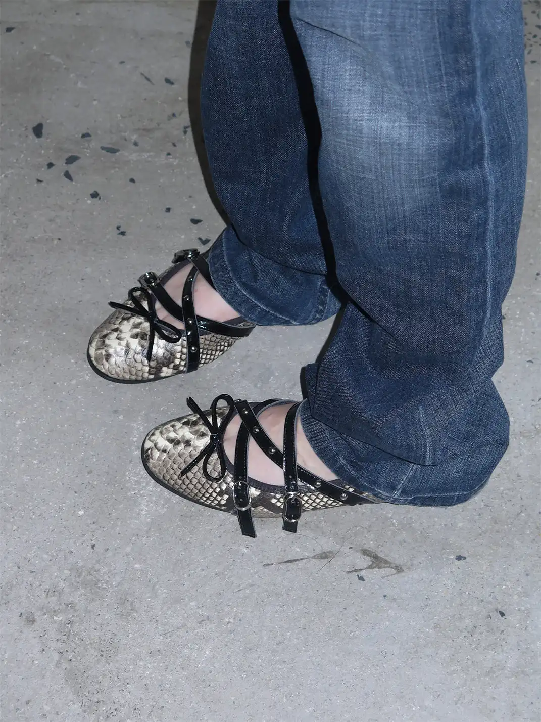 Mooreyu Atelier | Snake Print Bow Cross Strap Flats