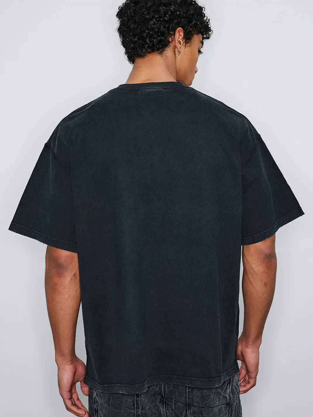 NOVACAM | Cracked Print Reverse Stitch Short Sleeve T-Shirt