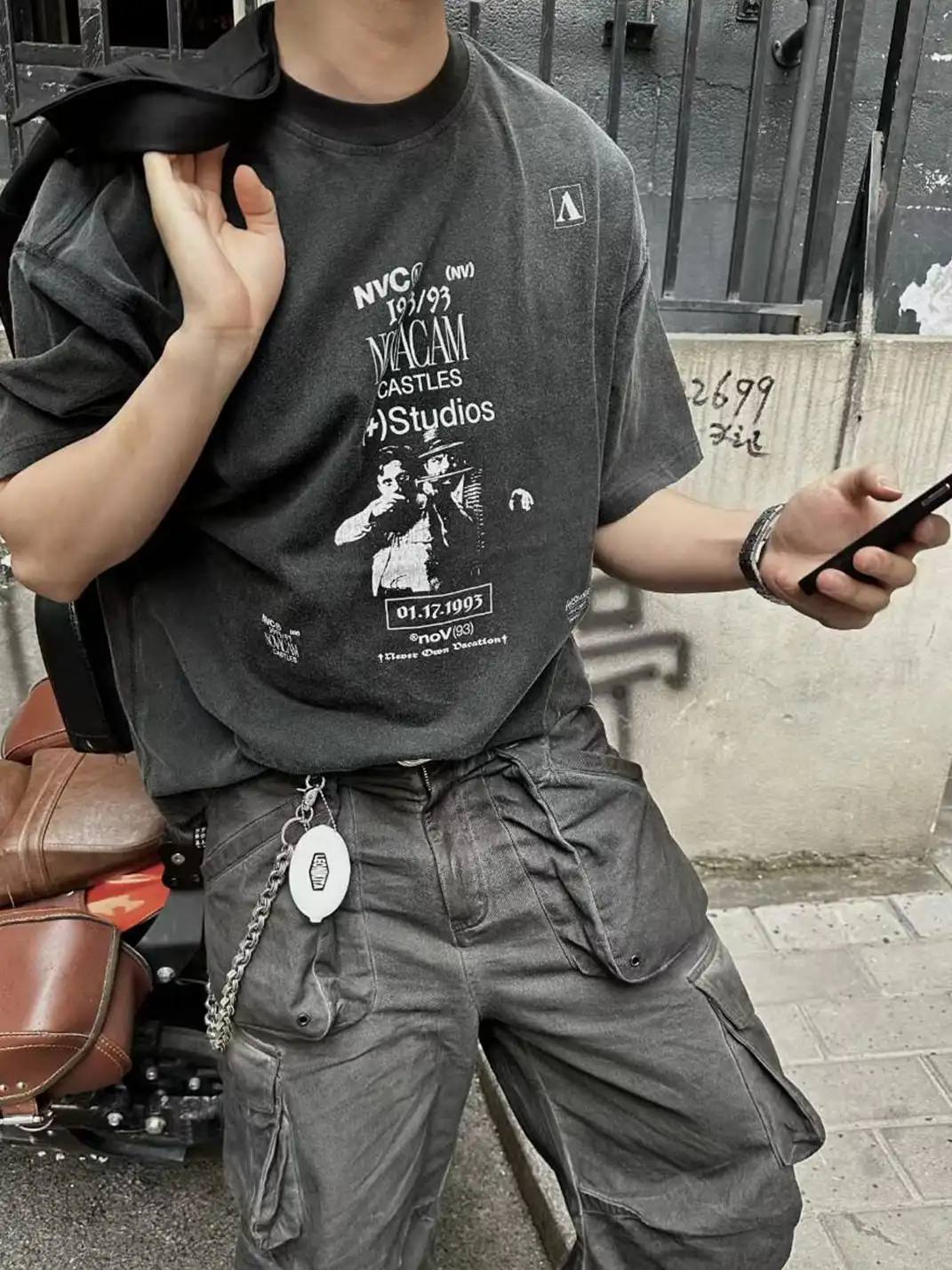 NOVACAM | Cracked Print Reverse Stitch Short Sleeve T-Shirt