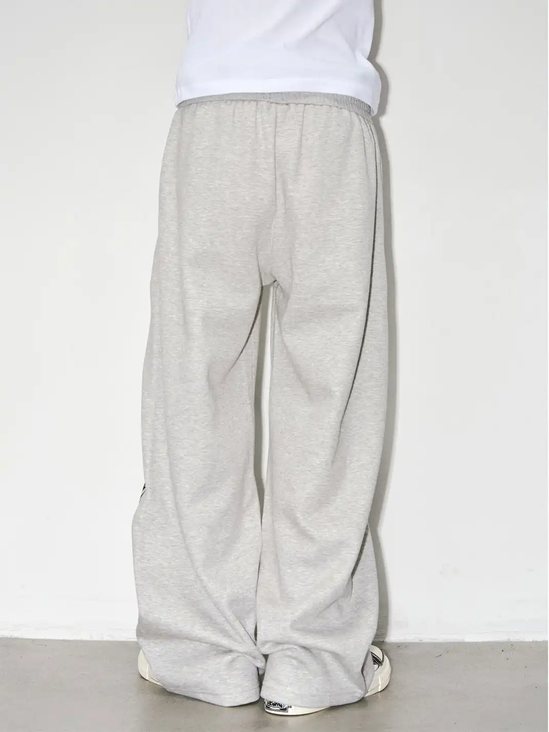 NOVACAM | Portrait Print Curved Wide-Leg Sweatpants