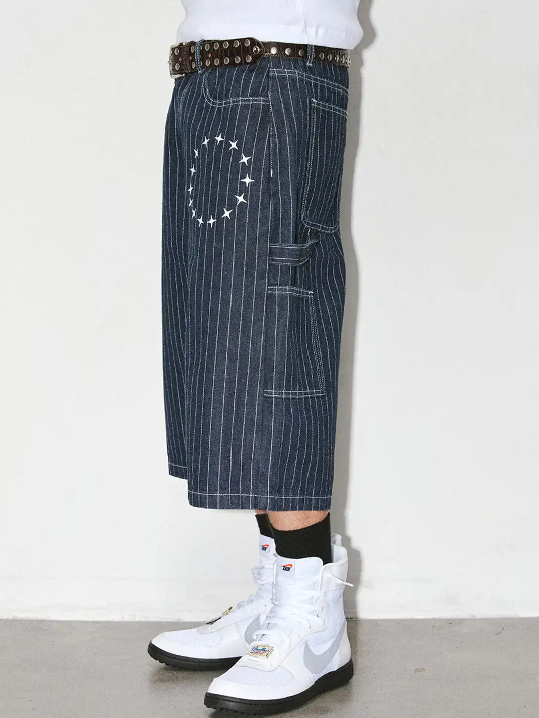 NOVACAM | Vertical Stripe Star Print Cropped Jeans