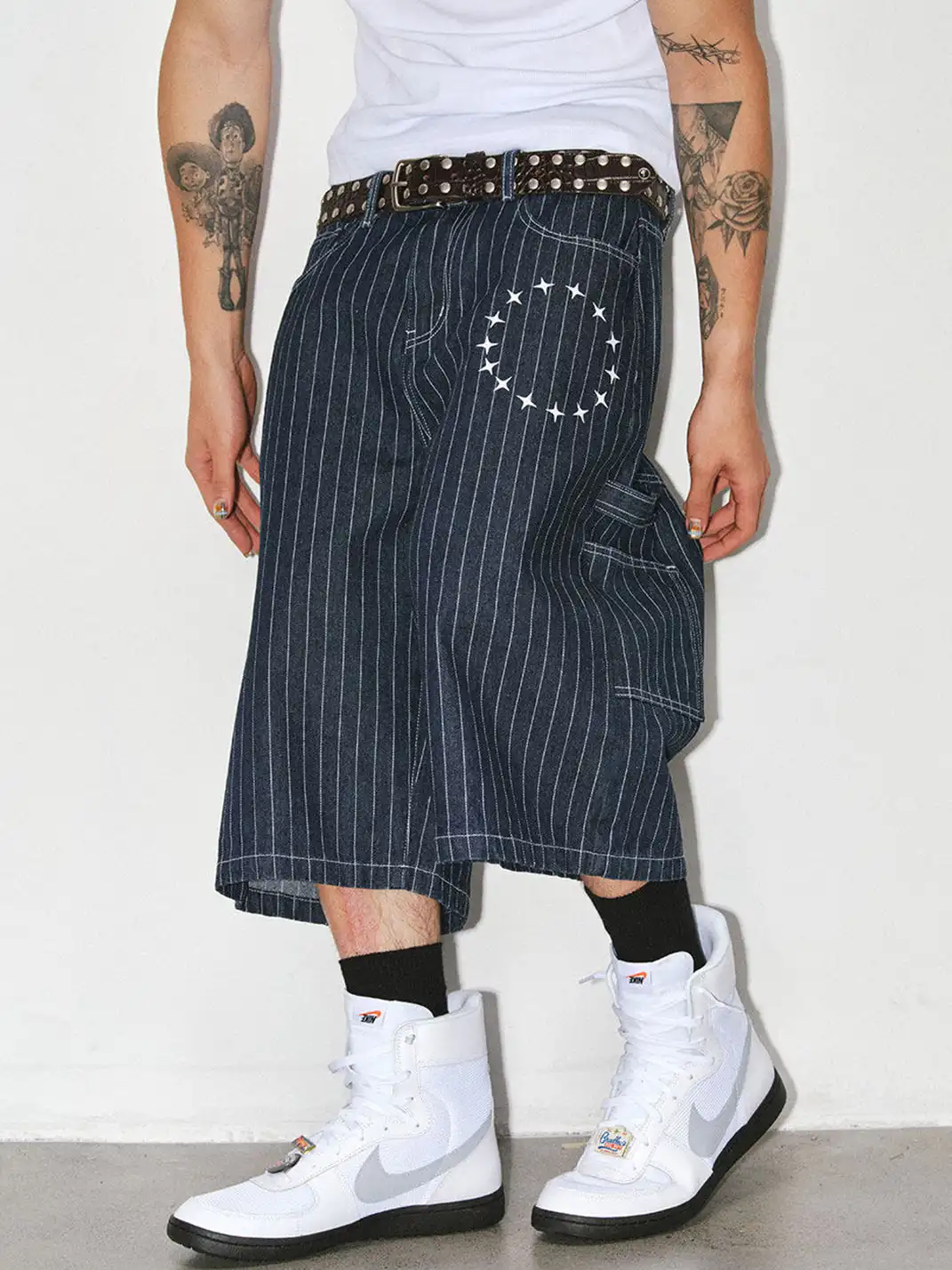 NOVACAM | Vertical Stripe Star Print Cropped Jeans