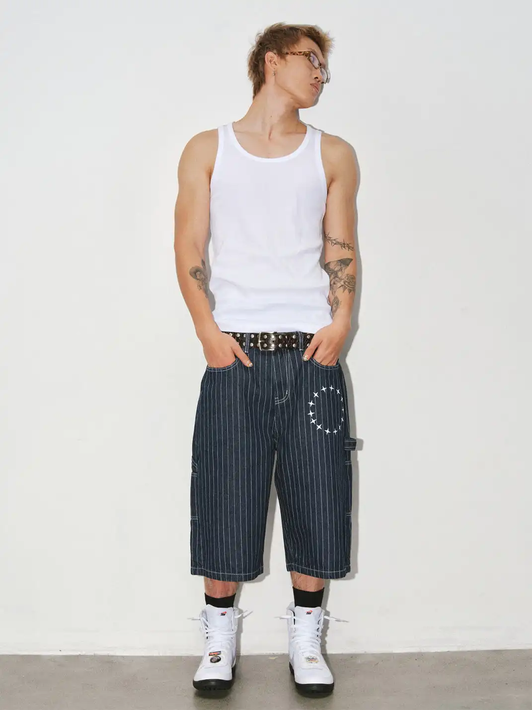 NOVACAM | Vertical Stripe Star Print Cropped Jeans