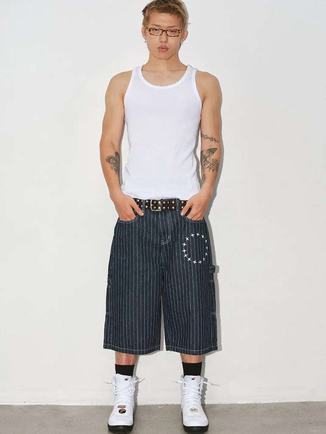 NOVACAM | Vertical Stripe Star Print Cropped Jeans