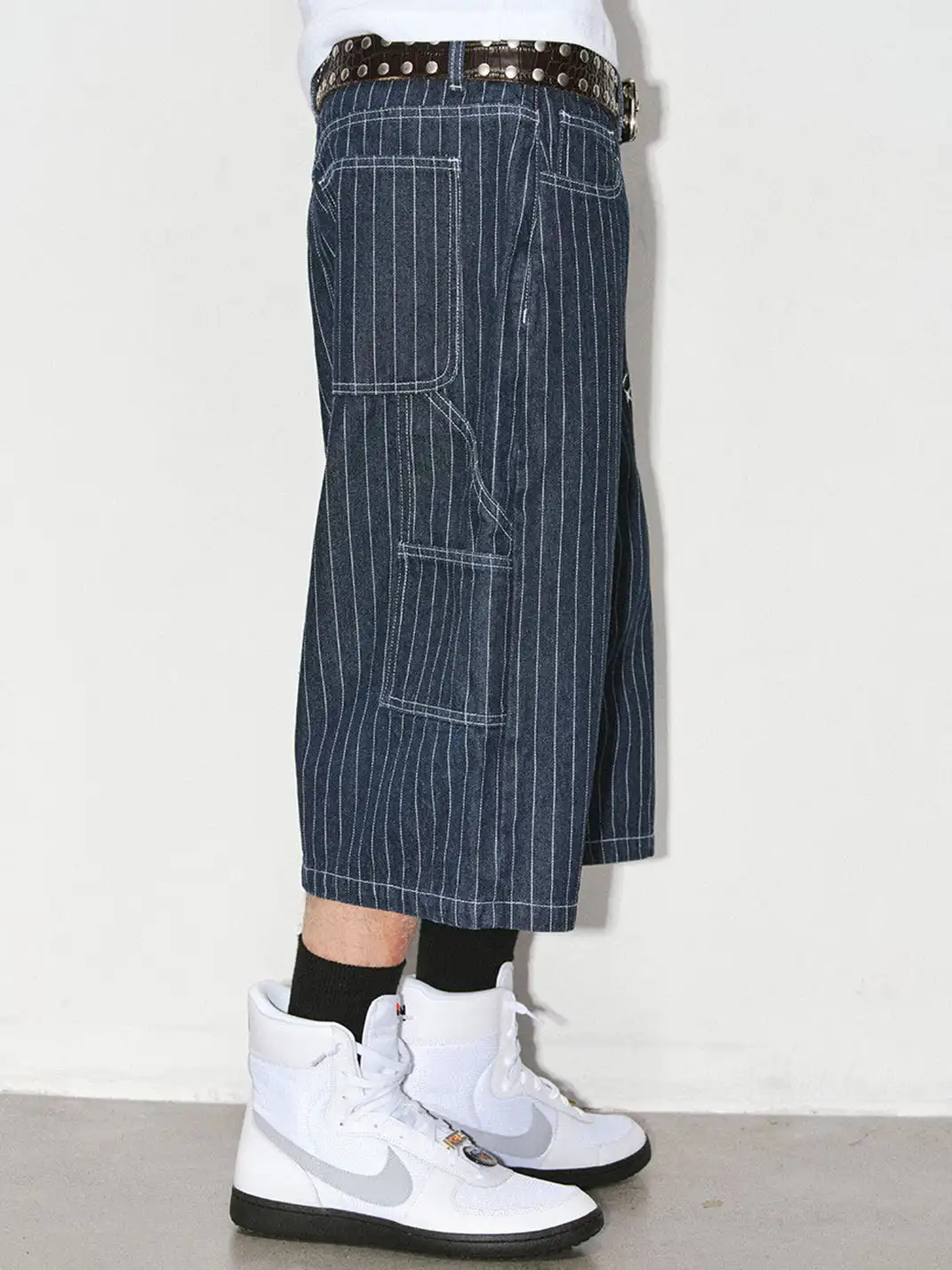 NOVACAM | Vertical Stripe Star Print Cropped Jeans