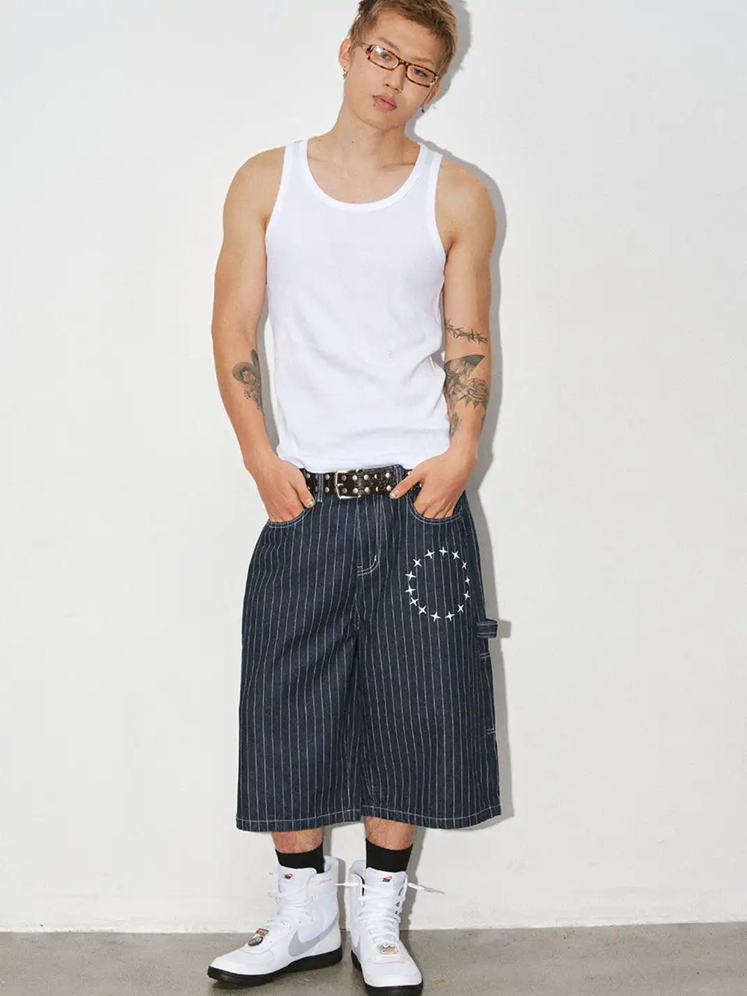 NOVACAM | Vertical Stripe Star Print Cropped Jeans