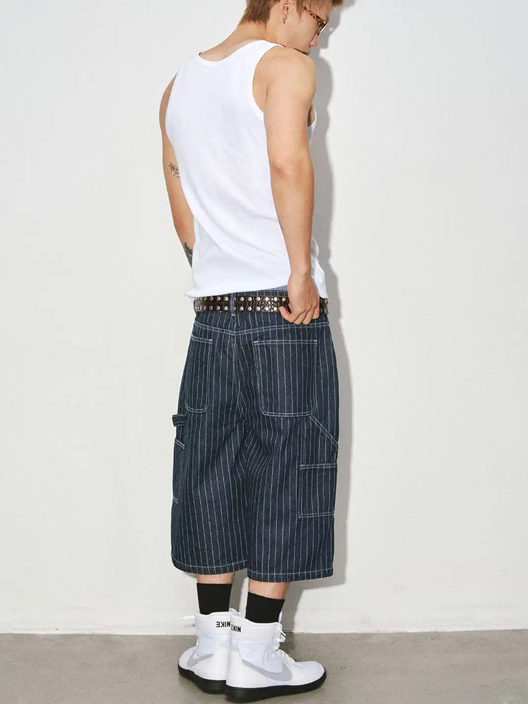 NOVACAM | Vertical Stripe Star Print Cropped Jeans