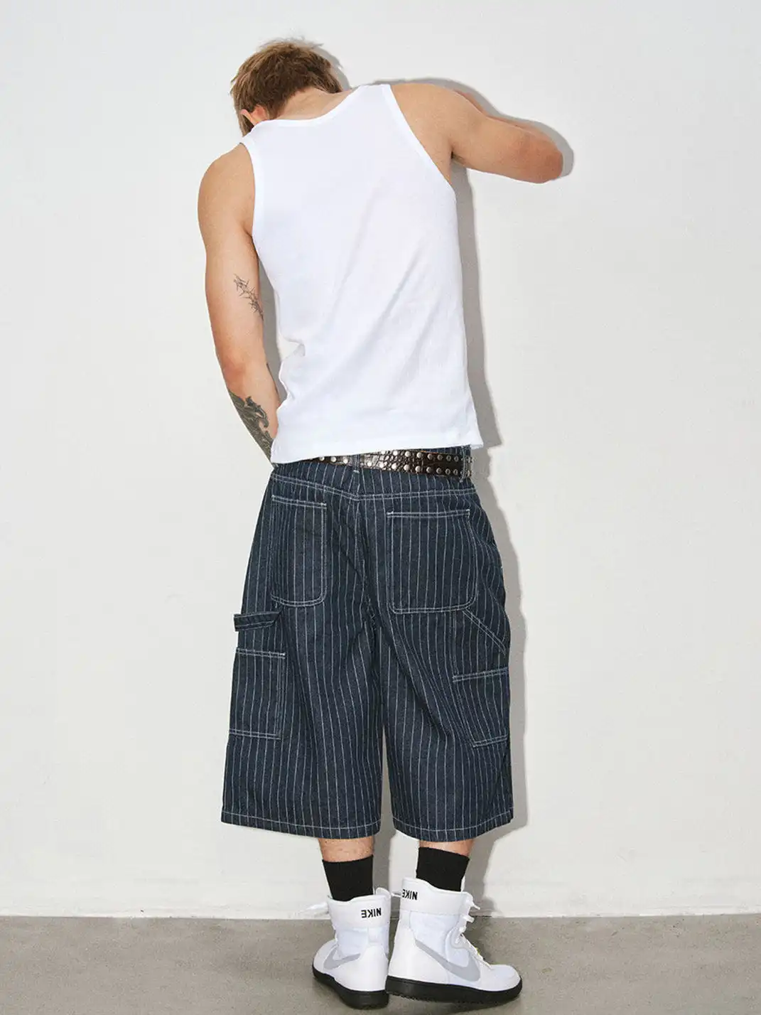 NOVACAM | Vertical Stripe Star Print Cropped Jeans
