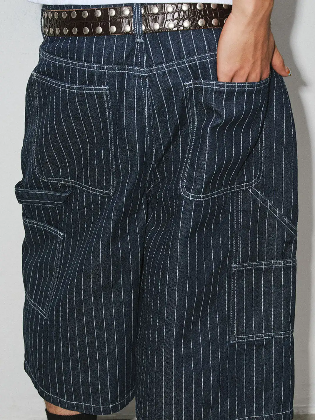 NOVACAM | Vertical Stripe Star Print Cropped Jeans