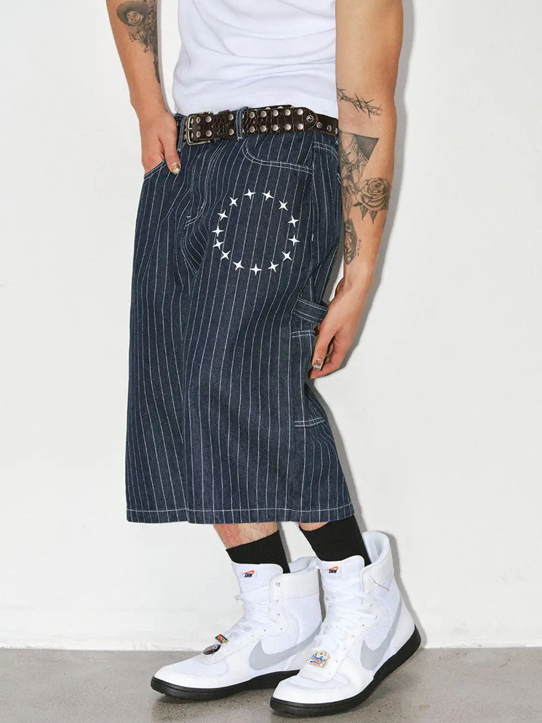 NOVACAM | Vertical Stripe Star Print Cropped Jeans