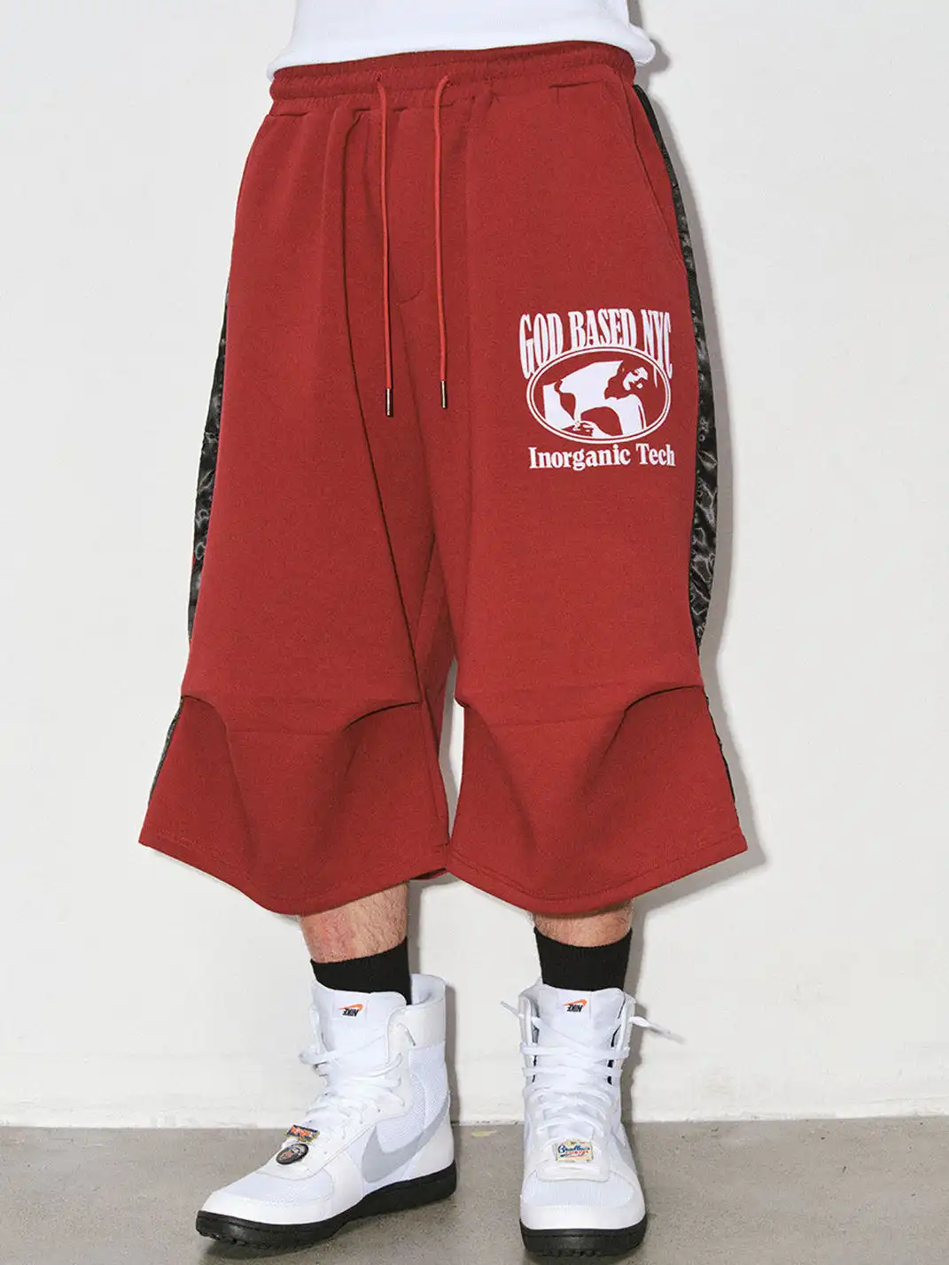 NOVACAM | Curved Sweatpants Flocked Print Cropped Trousers