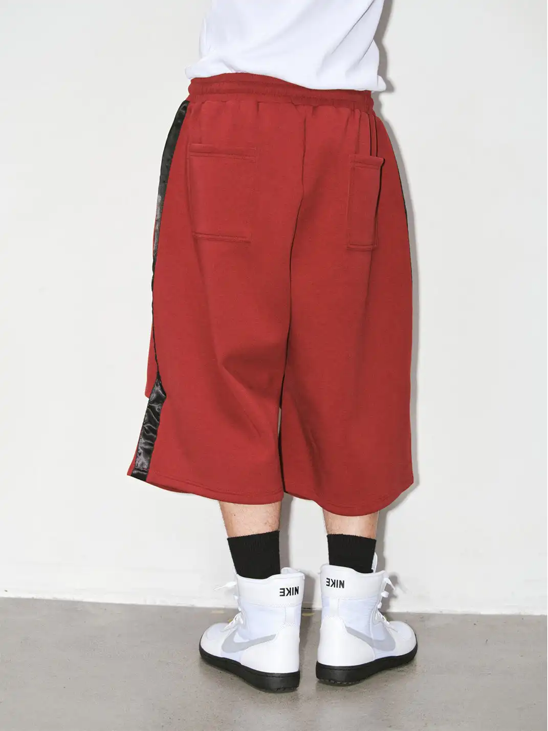 NOVACAM | Curved Sweatpants Flocked Print Cropped Trousers