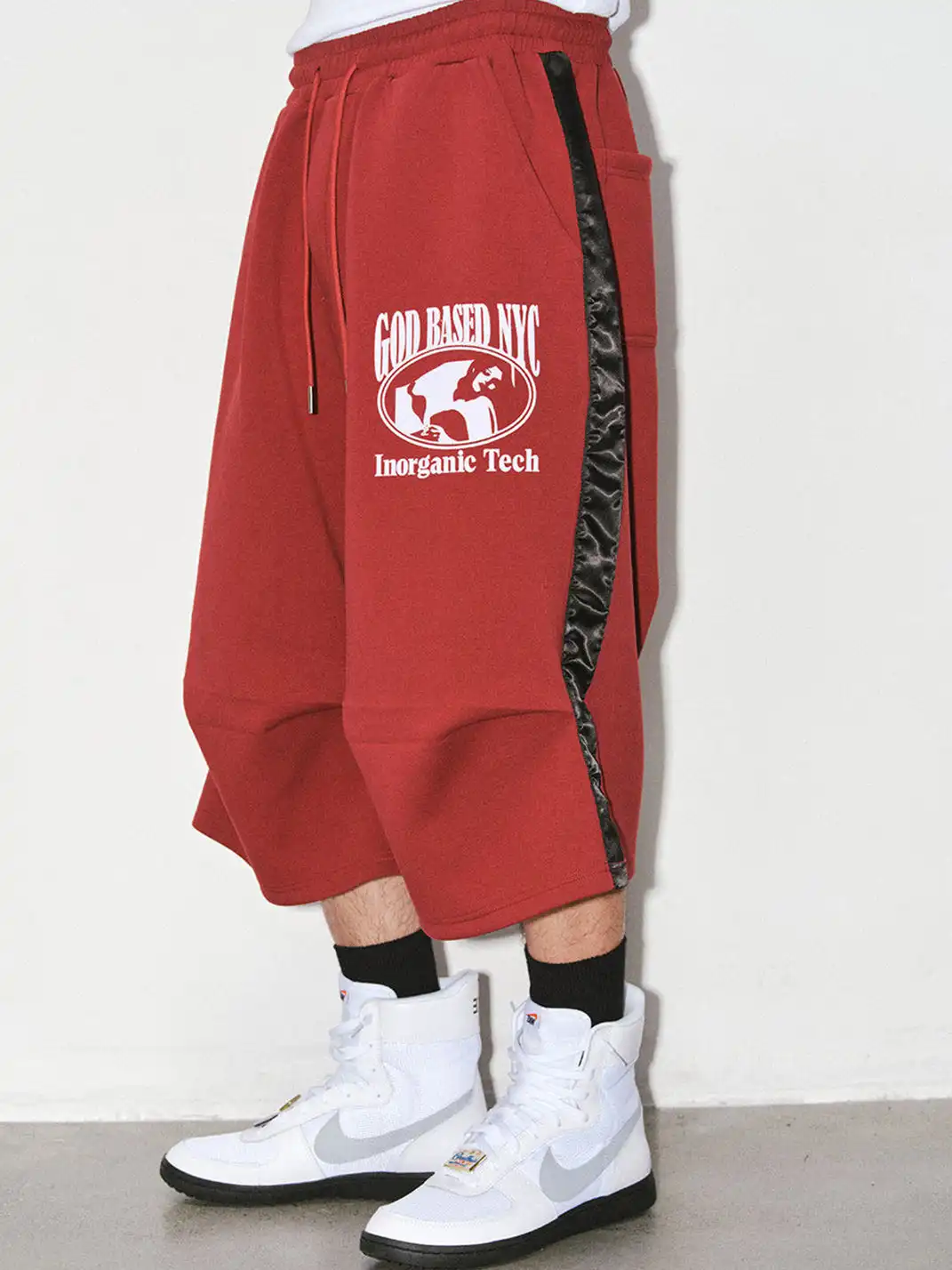 NOVACAM | Curved Sweatpants Flocked Print Cropped Trousers