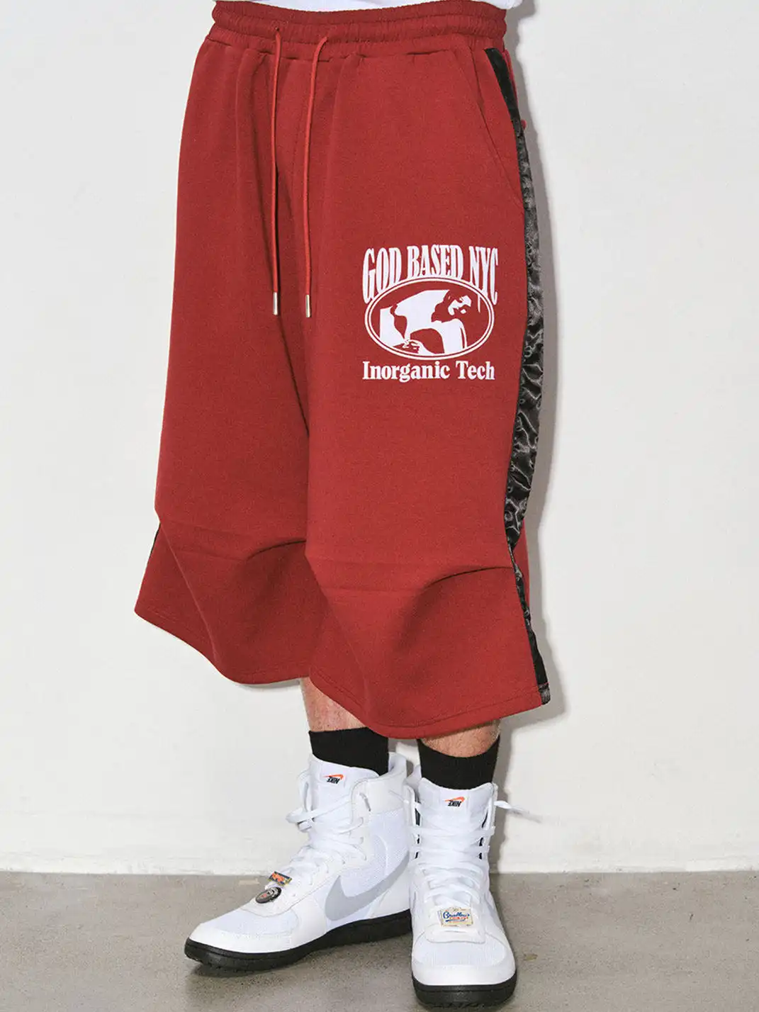 NOVACAM | Curved Sweatpants Flocked Print Cropped Trousers