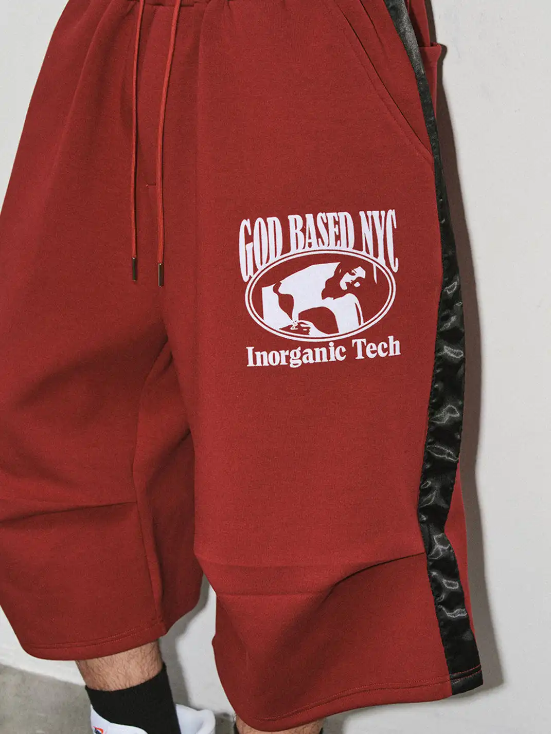 NOVACAM | Curved Sweatpants Flocked Print Cropped Trousers