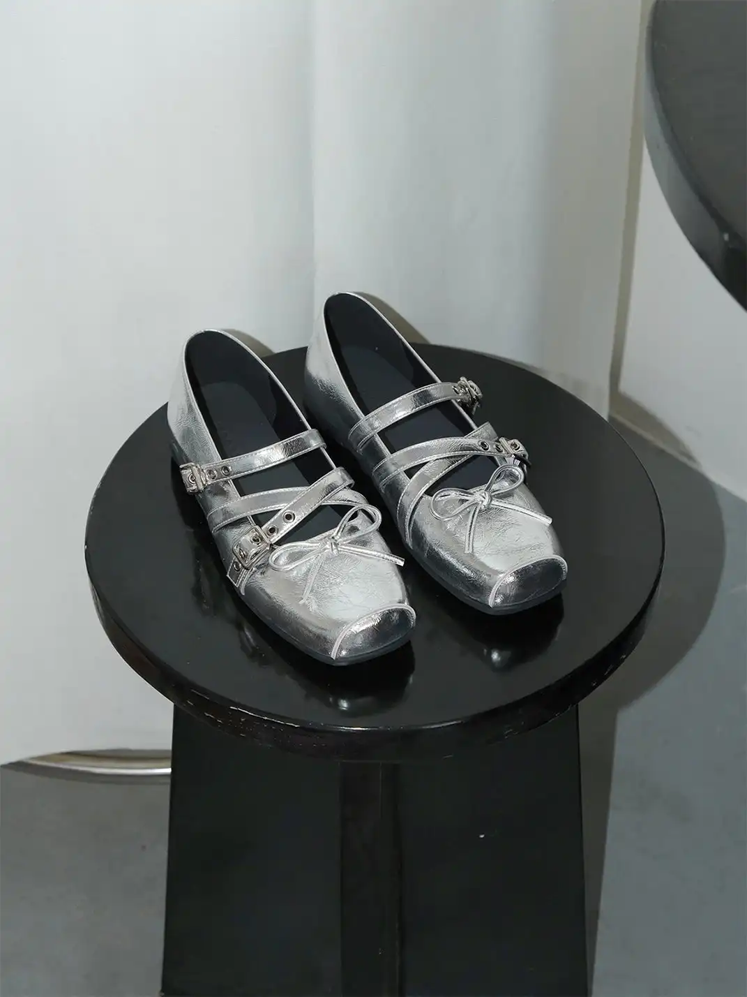 Mooreyu | Bow Low-Cut Rivet Ballet Flats