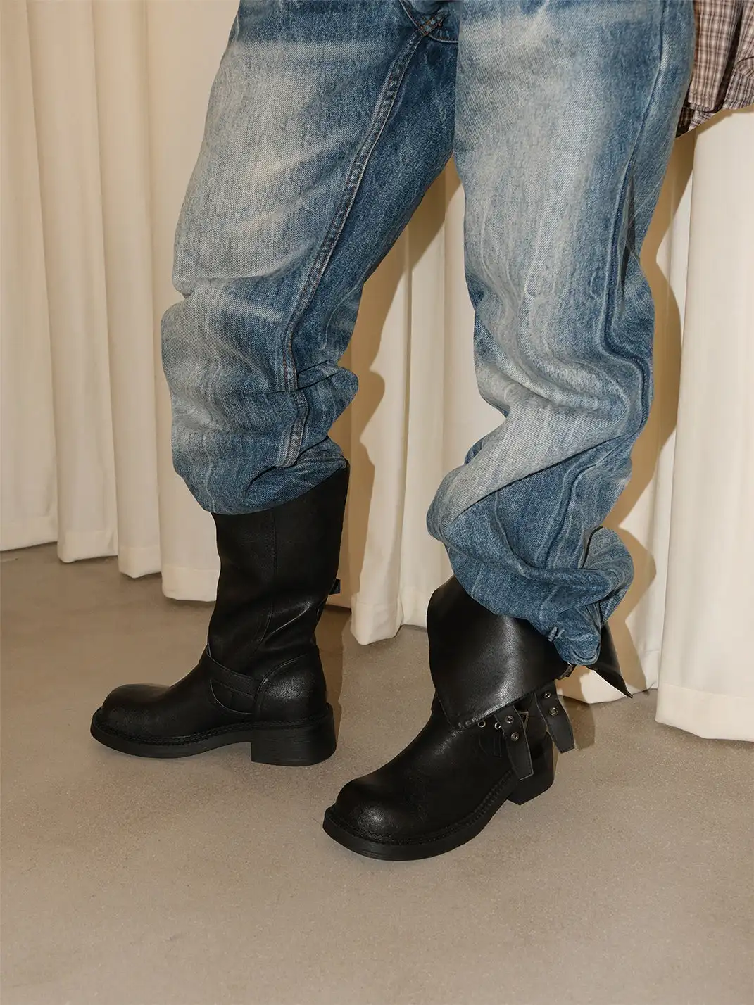 Mooreyu | Buckle Motorcycle Knight Mid-Calf Boots