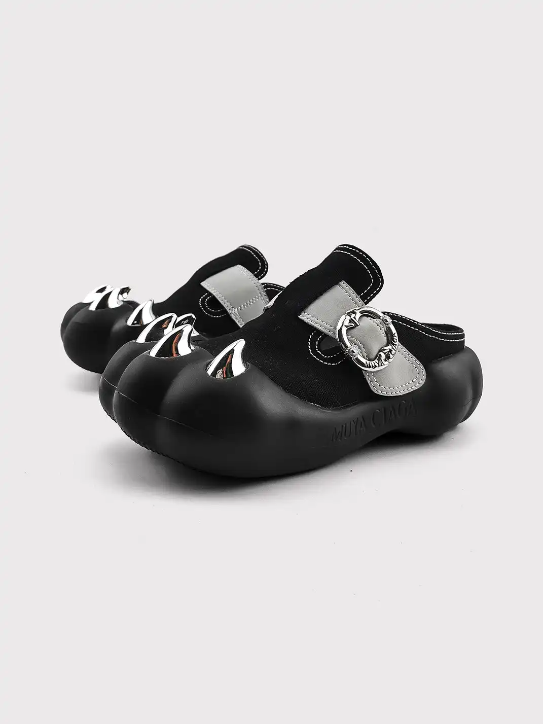 RONG | Cat Claw Rivet Closed Toe Mules