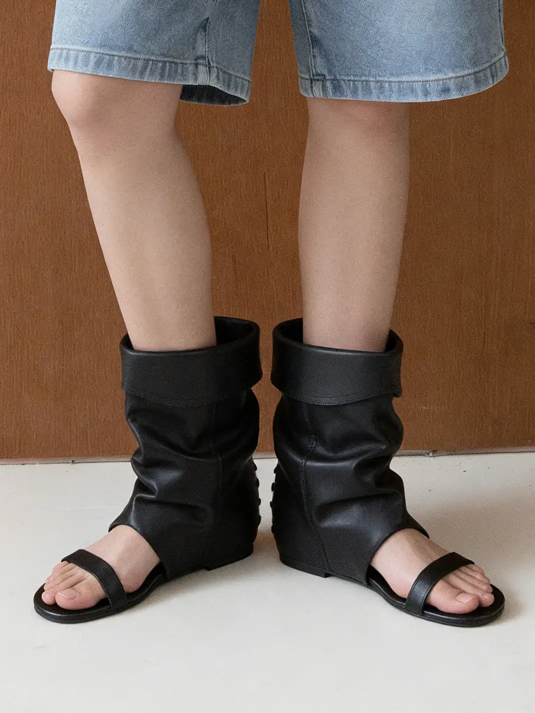 RONG | One-Open Toe Slouchy Hidden Heel Sandals