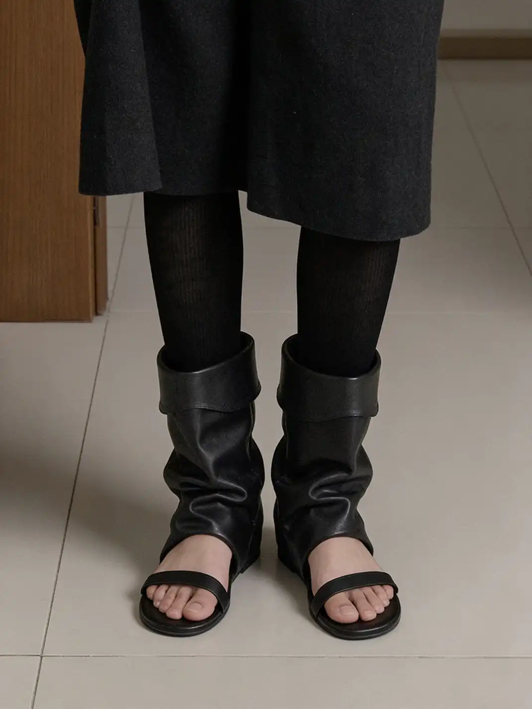 RONG | One-Open Toe Slouchy Hidden Heel Sandals