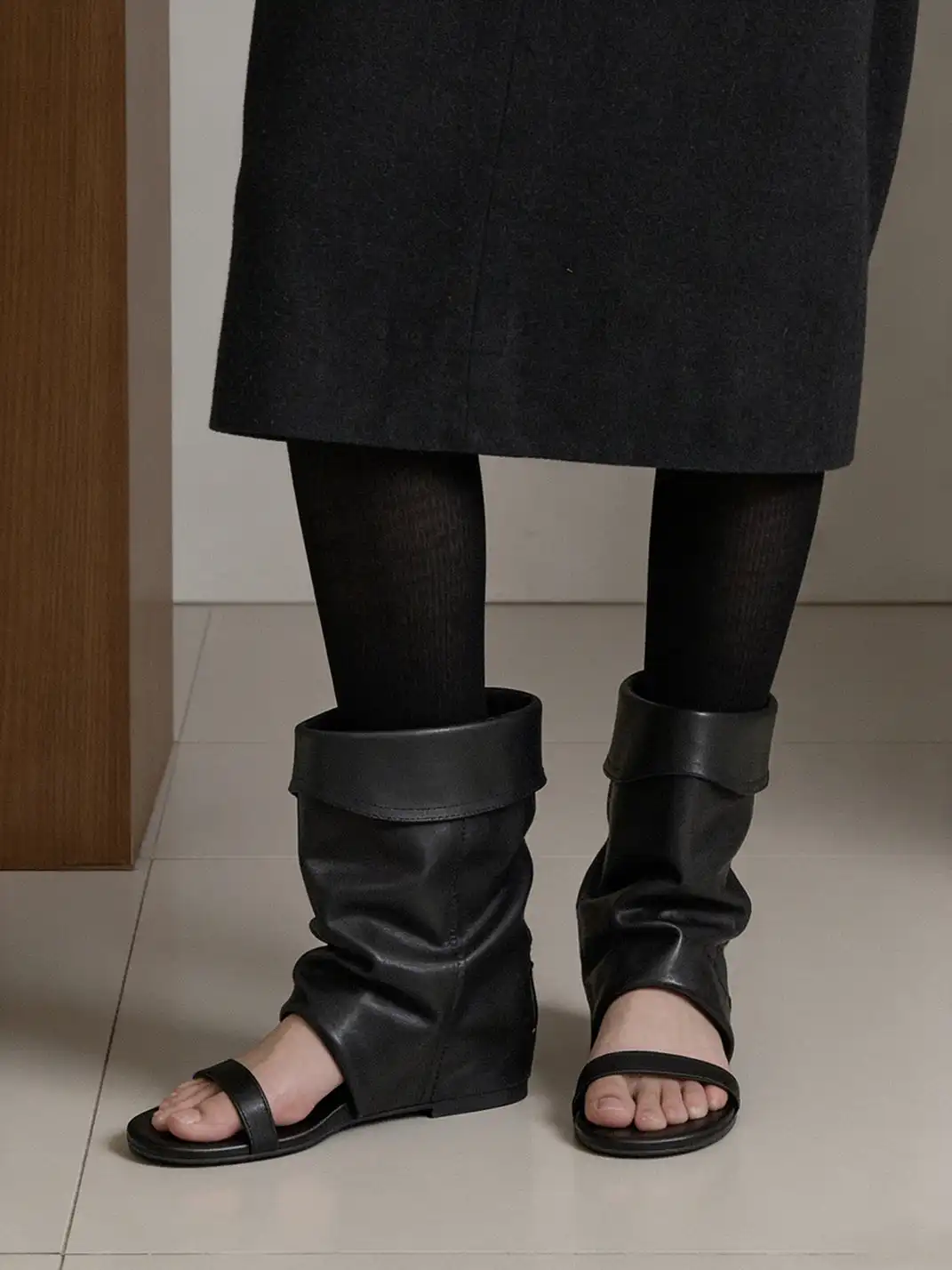 RONG | One-Open Toe Slouchy Hidden Heel Sandals