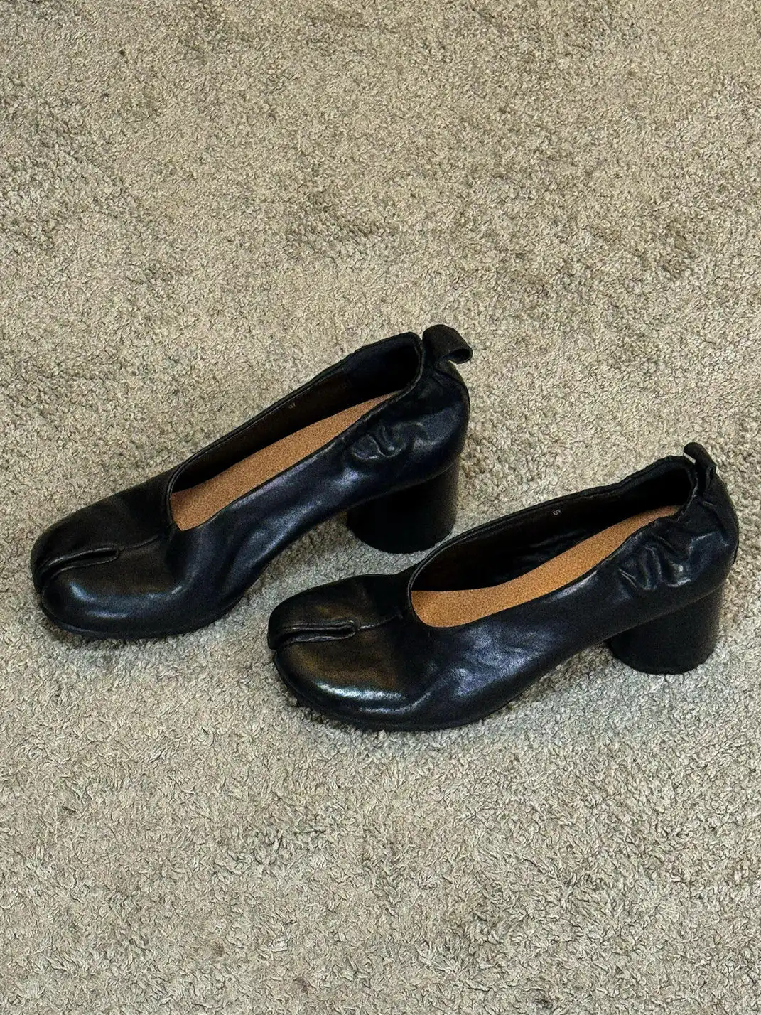 RONG | Split Toe Slip On Chunky Heels