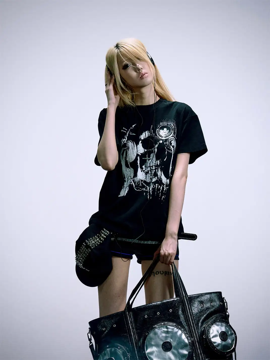 PAIKI | Skull & Sword Graphic Regular Shoulder Crew Neck T-Shirt