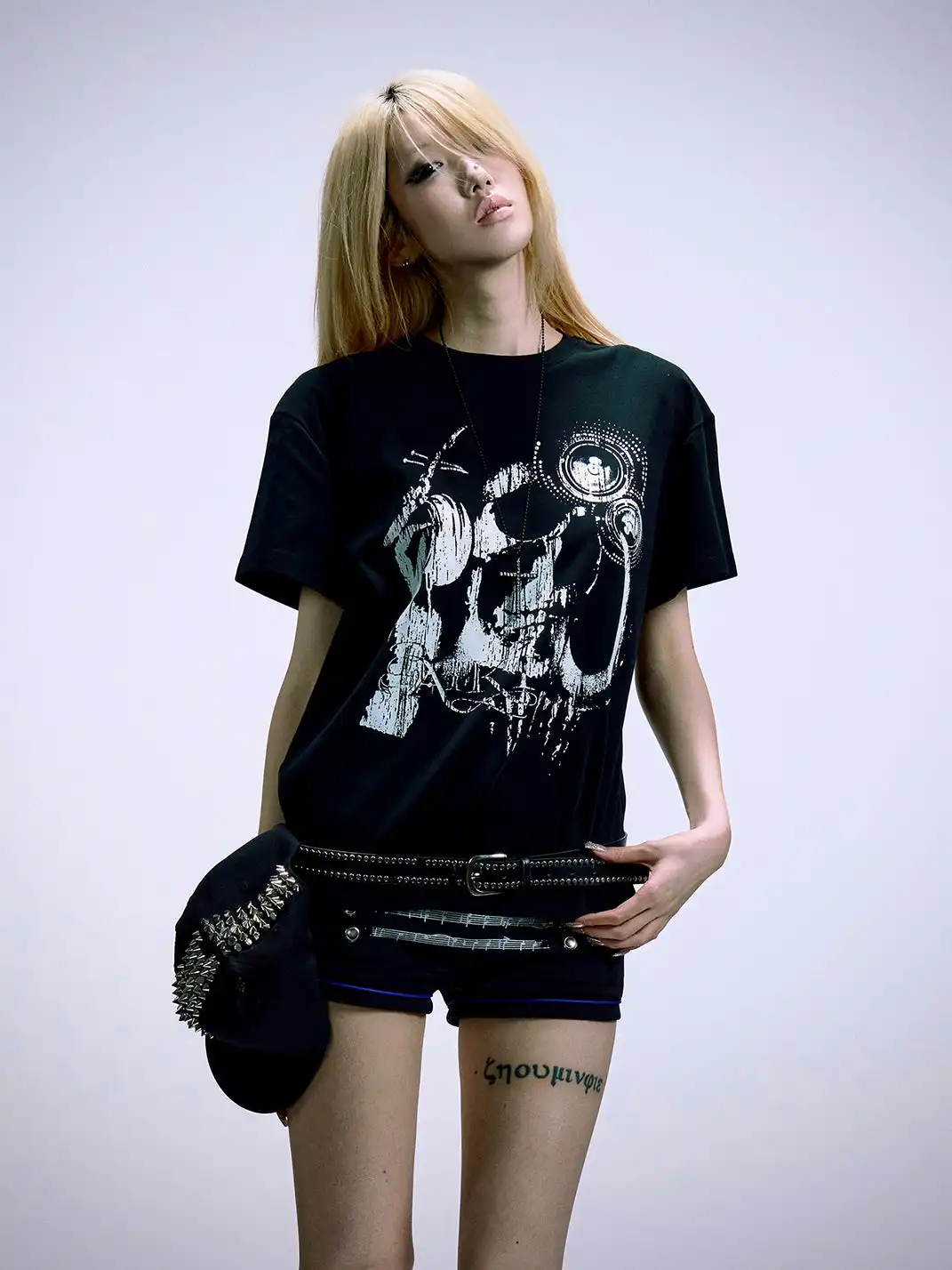 PAIKI | Skull & Sword Graphic Regular Shoulder Crew Neck T-Shirt