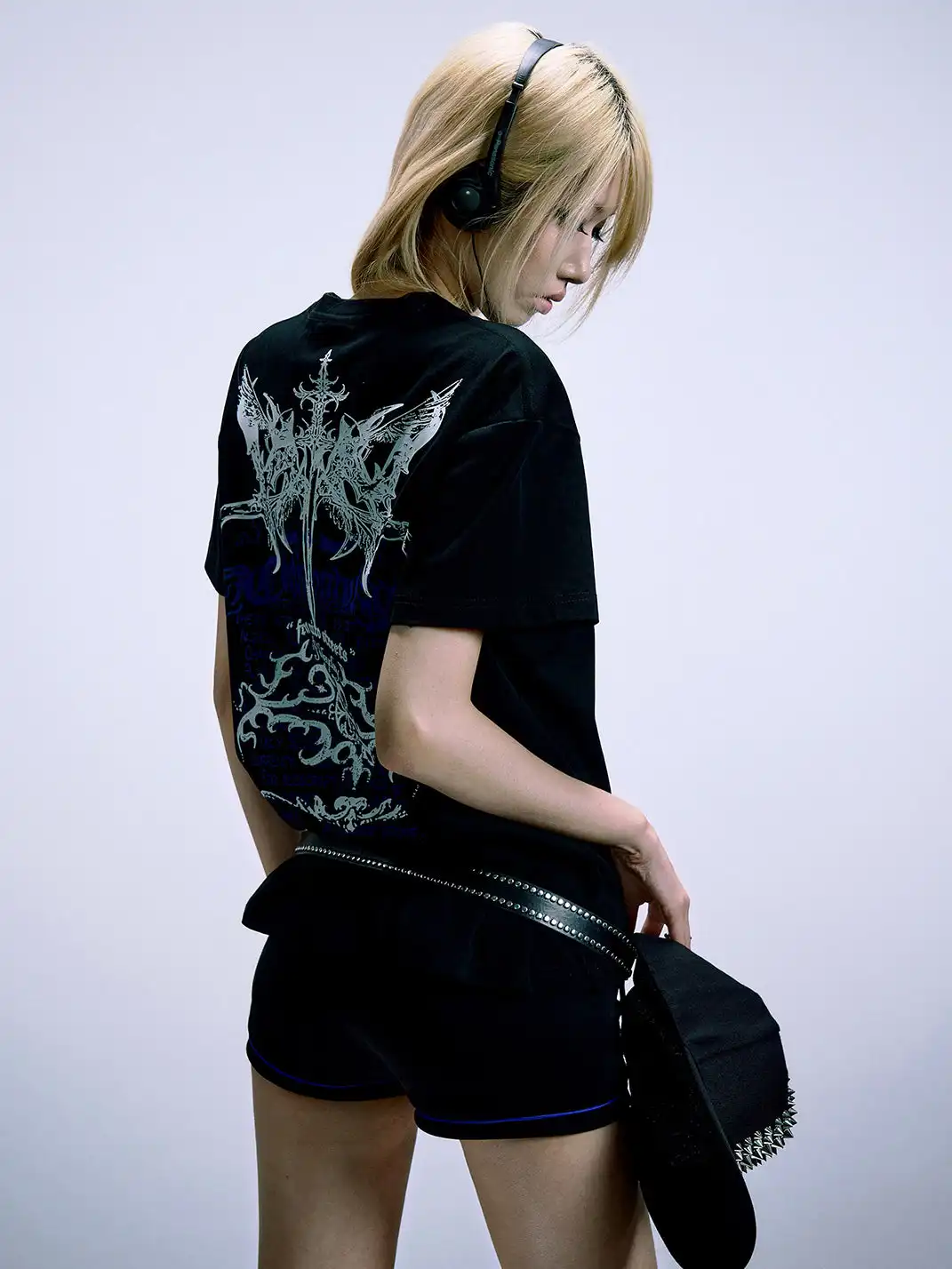 PAIKI | Skull & Sword Graphic Regular Shoulder Crew Neck T-Shirt