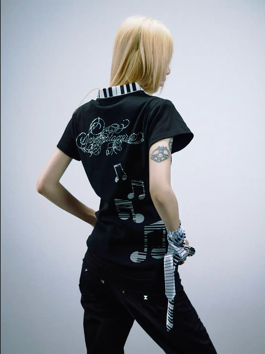 PAIKI | Heavy-Duty Rhinestone Cursive Letter & Note Polo Shirt