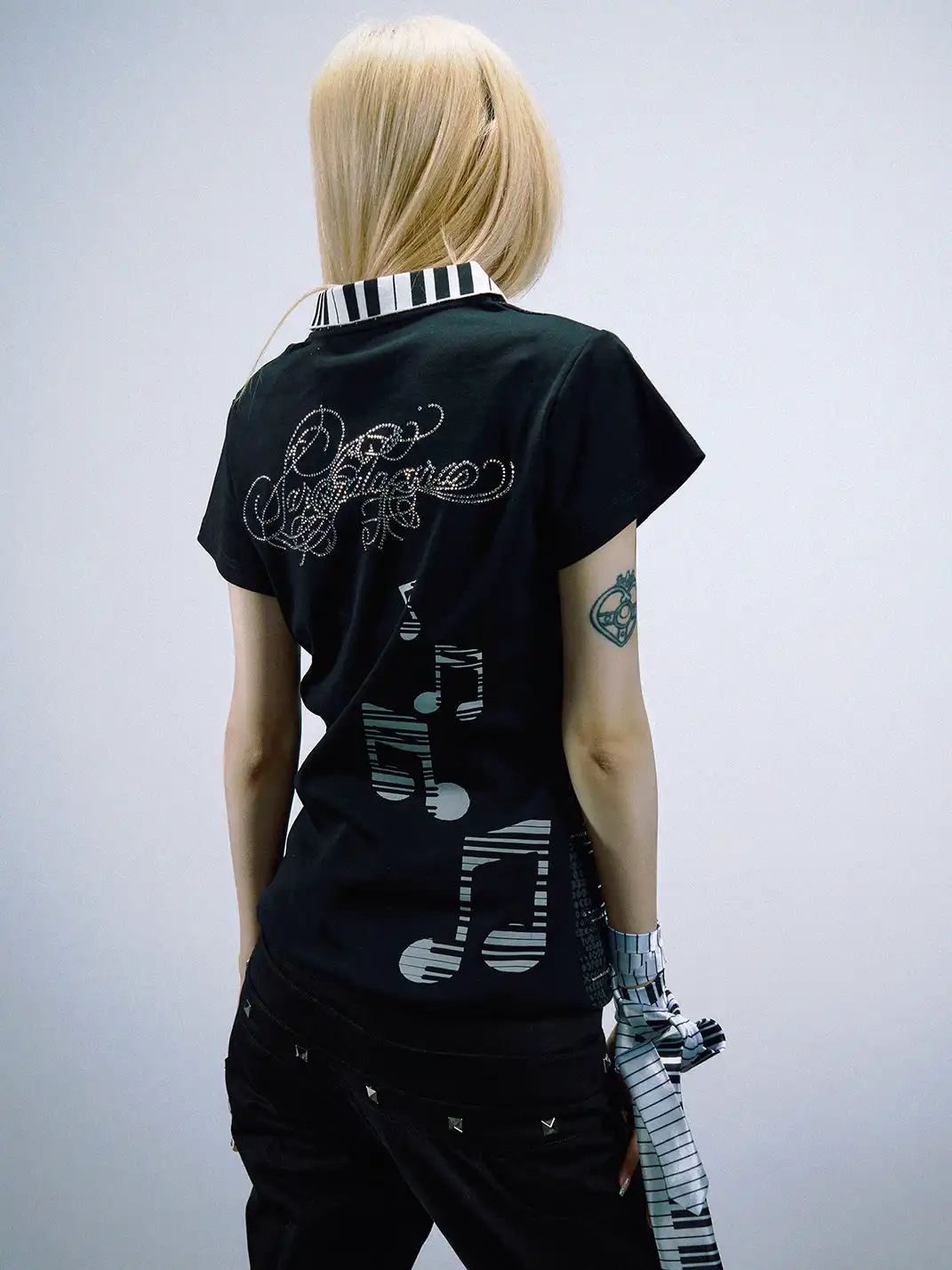 PAIKI | Heavy-Duty Rhinestone Cursive Letter & Note Polo Shirt
